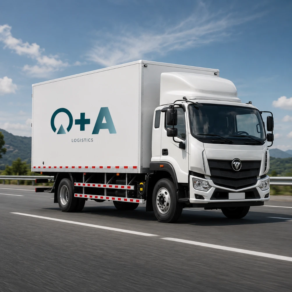 Camión Foton Aumark S5 de O+A Logistics circulando por carretera en México